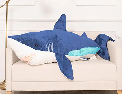 Tubarões de peluche grandes